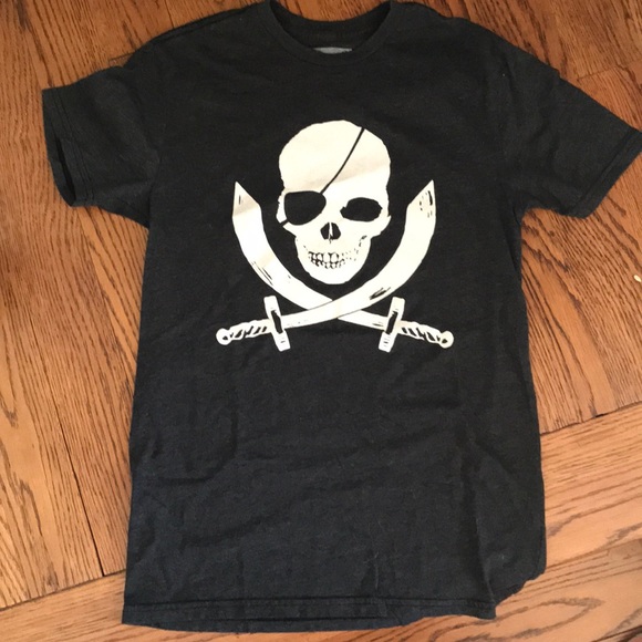 pirate skull shirt
